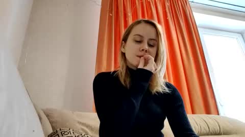 Snapshot of supereasyx chatting on January 18, 9:02 am Annie online show from January 18, 9:02 am