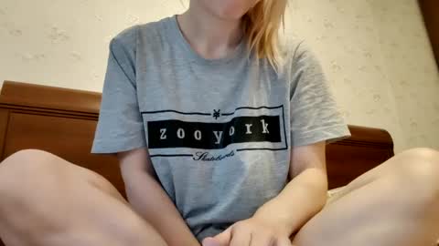 Snapshot of supereasyx chatting on January 20, 7:04 am Annie online show from January 20, 7:04 am