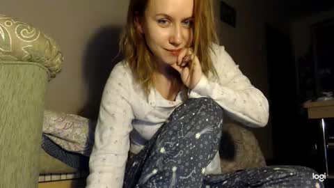 Snapshot of supereasyx chatting on February 12, 4:24 pm Annie online show from February 12, 4:24 pm