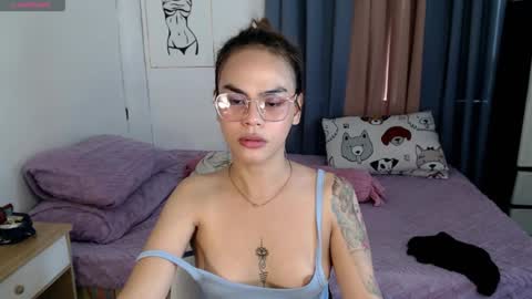 Snapshot of superhotvaleria chatting on February 3, 6:51 am Im val online show from February 3, 6:51 am