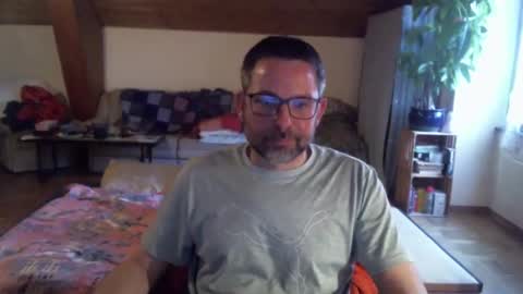 Snapshot of supersquirrel81 chatting on March 1, 6:59 am supersquirrel81 online show from March 1, 6:59 am