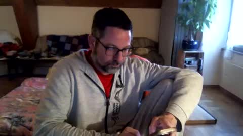 Snapshot of supersquirrel81 chatting on March 7, 6:21 am supersquirrel81 online show from March 7, 6:21 am