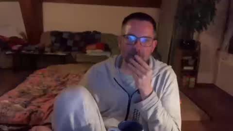 Snapshot of supersquirrel81 chatting on March 13, 5:14 am supersquirrel81 online show from March 13, 5:14 am