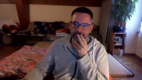 Snapshot of supersquirrel81 chatting on March 14, 7:14 am supersquirrel81 online show from March 14, 7:14 am