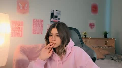 Sara online show from May 2, 1:16 pm