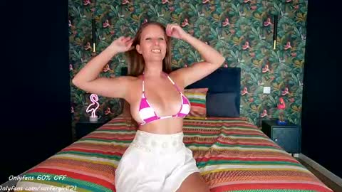 Snapshot of surfergirl121 chatting on July 18, 1:59 pm Allie online show from July 18, 1:59 pm