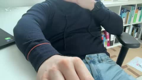 Snapshot of surfstar81 chatting on February 4, 7:47 am surfstar81 online show from February 4, 7:47 am