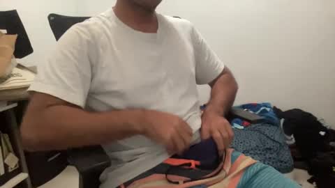 Snapshot of surftravel chatting on January 1, 11:38 am surftravel online show from January 1, 11:38 am