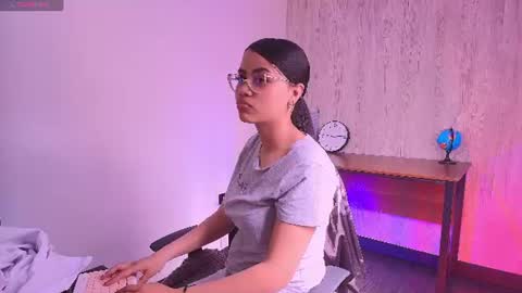 Snapshot of susan_voltaire chatting on July 1, 7:46 pm susan_voltaire online show from July 1, 7:46 pm