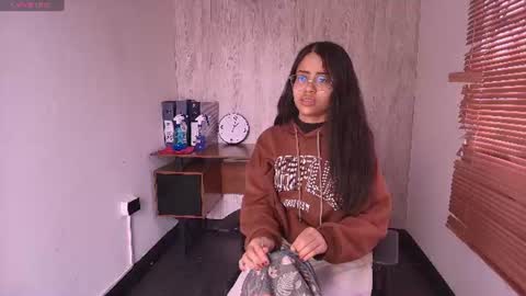Snapshot of susan_voltaire chatting on July 13, 3:59 pm susan_voltaire online show from July 13, 3:59 pm