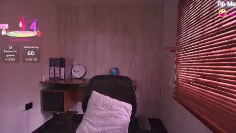 Snapshot of susan_voltaire chatting on July 21, 9:17 pm susan_voltaire online show from July 21, 9:17 pm