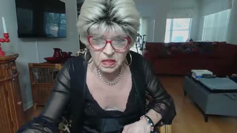 Snapshot of susanandlisa chatting on January 11, 9:53 pm sexualsusan online show from January 11, 9:53 pm