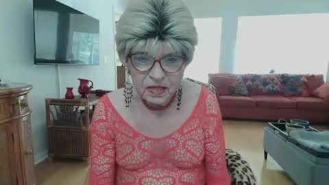 Snapshot of susanandlisa chatting on March 27, 5:34 pm sexualsusan online show from March 27, 5:34 pm