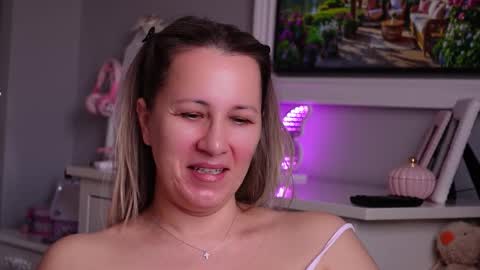 Snapshot of susanjewel chatting on February 26, 7:40 am SusanJewel online show from February 26, 7:40 am