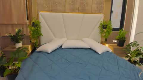 Snapshot of susannjohnson chatting on December 21, 12:51 am susannjohnson online show from December 21, 12:51 am