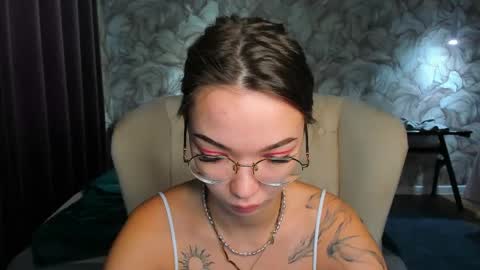 Snapshot of susannjohnson chatting on April 12, 12:48 am susannjohnson online show from April 12, 12:48 am