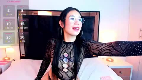 susanvilla online show from October 1, 8:04 pm