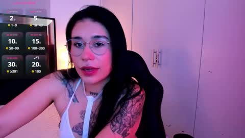 susanvilla online show from October 3, 7:44 pm