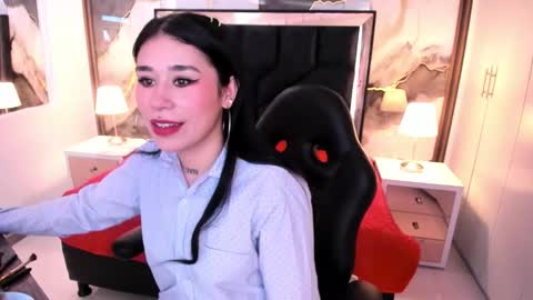 susanvilla online show from November 22, 7:46 pm