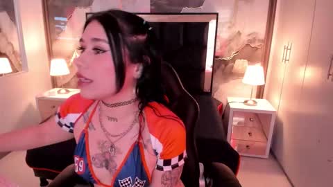 susanvilla online show from January 7, 7:49 pm