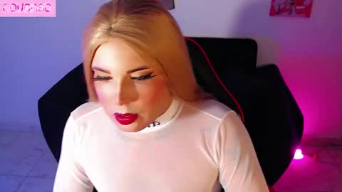 Snapshot of susej_exotic69 chatting on February 20, 3:03 am ale online show from February 20, 3:03 am