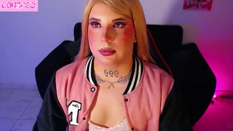 Snapshot of susej_exotic69 chatting on February 22, 6:46 am ale online show from February 22, 6:46 am