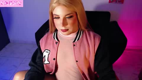 Snapshot of susej_exotic69 chatting on February 27, 4:56 am ale online show from February 27, 4:56 am