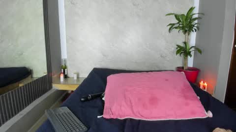 Snapshot of sussanmilf_ chatting on February 15, 2:11 pm sussanmilf online show from February 15, 2:11 pm