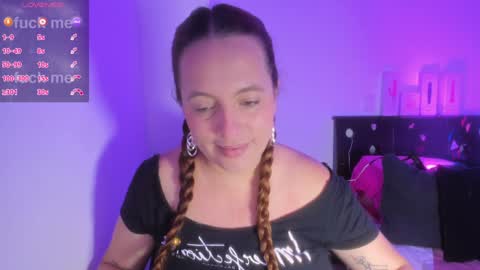 Snapshot of sussanmiller_ chatting on February 5, 11:44 am sussanmiller_ online show from February 5, 11:44 am