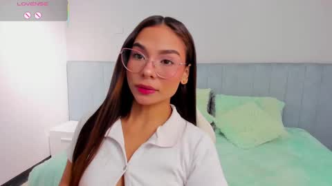 sussy_sweet4u online show from October 7, 11:40 am