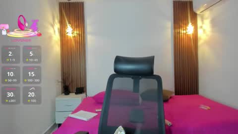 S U S Y online show from October 18, 11:33 am