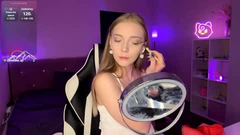 Jessica online show from April 12, 1:27 pm