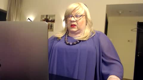 My name is Sissy or more fully Suzanna Aprilia Maria Mariquita Catarina Chinita Banci. Soy una puta - que chimba ladybug online show from September 19, 6:30 pm