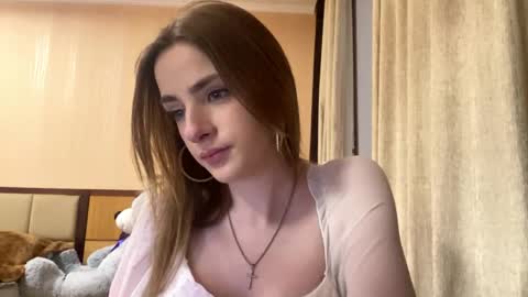 Emila online show from April 28, 5:18 pm