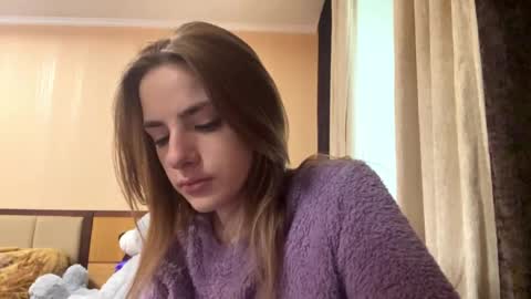 Emila online show from May 10, 7:13 am