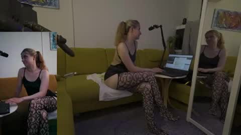 Snapshot of suzannexxxxxx chatting on May 10, 9:31 pm suzannexxxxxx online show from May 10, 9:31 pm