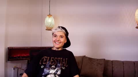 Snapshot of suzuwolf_dim chatting on November 12, 5:19 am suzuwolf_dim online show from November 12, 5:19 am