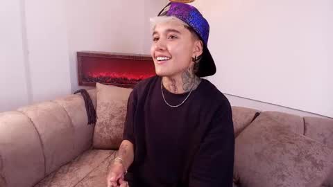 Snapshot of suzuwolf_dim chatting on November 13, 4:55 am suzuwolf_dim online show from November 13, 4:55 am