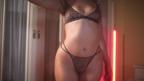 suzysuza online show from March 23, 11:58 am