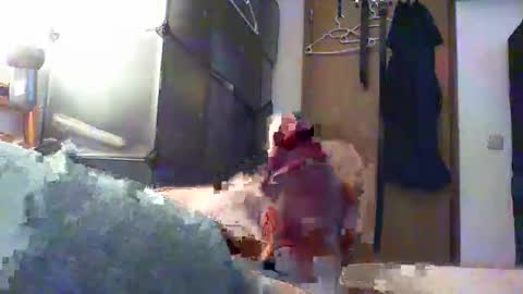 Snapshot of sven33755 chatting on December 22, 10:12 am sven33755 online show from December 22, 10:12 am