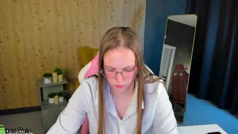 Snapshot of swayx1 chatting on July 21, 4:59 am Emma online show from July 21, 4:59 am