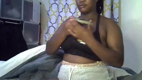 Snapshot of sweat_passtion chatting on May 17, 9:11 pm Tasha online show from May 17, 9:11 pm
