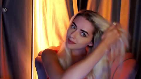Snapshot of sweeet_angelll chatting on July 22, 9:50 pm sweeet angelll online show from July 22, 9:50 pm