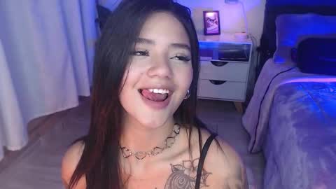 sweeetkittyy22 online show from September 27, 5:01 am