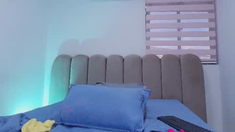 Snapshot of sweegirl_ chatting on August 1, 12:26 pm Debora online show from August 1, 12:26 pm