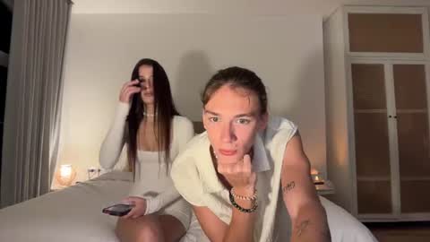 Snapshot of sweet19sammy chatting on June 28, 3:29 pm Sammy online show from June 28, 3:29 pm