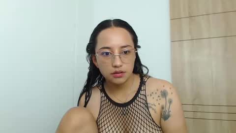 Snapshot of sweet1sin chatting on January 4, 7:44 pm Laura online show from January 4, 7:44 pm