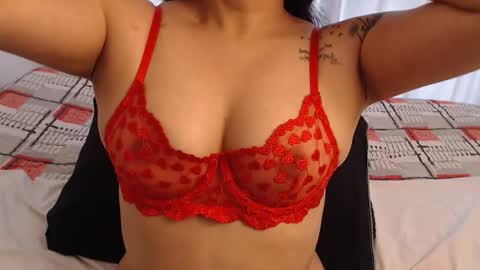 Snapshot of sweet1sin chatting on October 10, 5:23 pm Laura online show from October 10, 5:23 pm