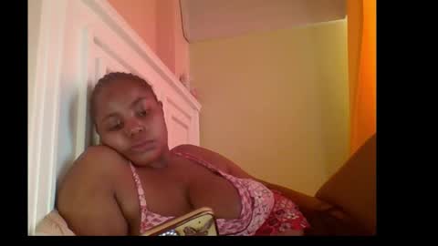 Snapshot of sweet52537 chatting on November 19, 10:04 am sweet52537 online show from November 19, 10:04 am