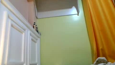 Snapshot of sweet52537 chatting on March 12, 10:05 pm sweet52537 online show from March 12, 10:05 pm